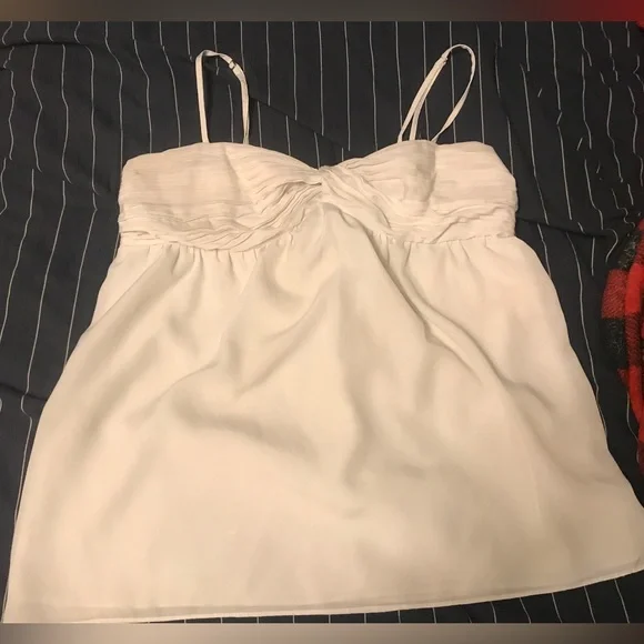 White top - Picture 2 of 3